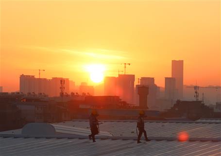 【媒體關(guān)注】新華網(wǎng)、人民網(wǎng)等媒體報道冶建公司戰(zhàn)高溫搶進度